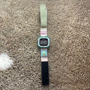 Night Vision Shark Leash X Caroline